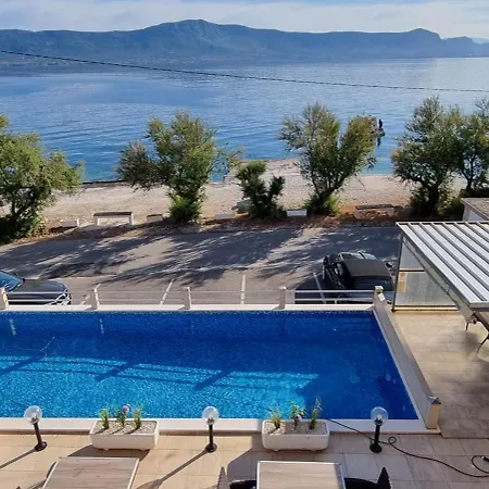 Hotel apartamentowy Ana 3*